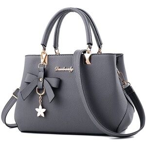 Danbaoly shoulder bag with charms in black pebbles leather look.